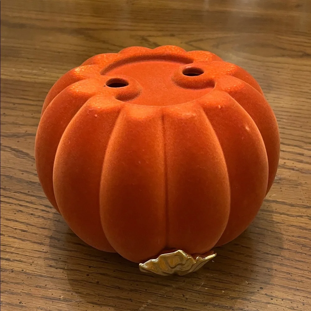 Bath and Body Works 2021 Pedestal Flocked Pumpkin 3‎ Wick Candle Holder